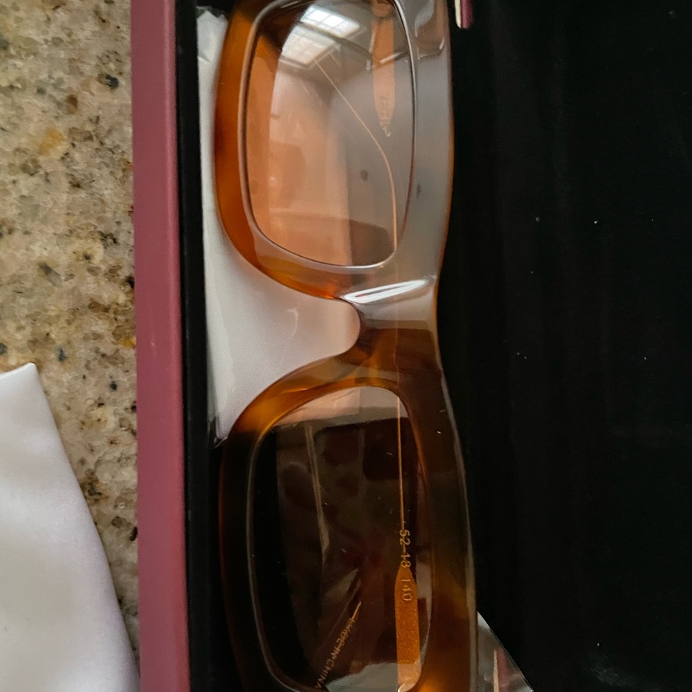 Unworn brown tortoise Vehla rectangular sunglasses - Picture 2 of 4